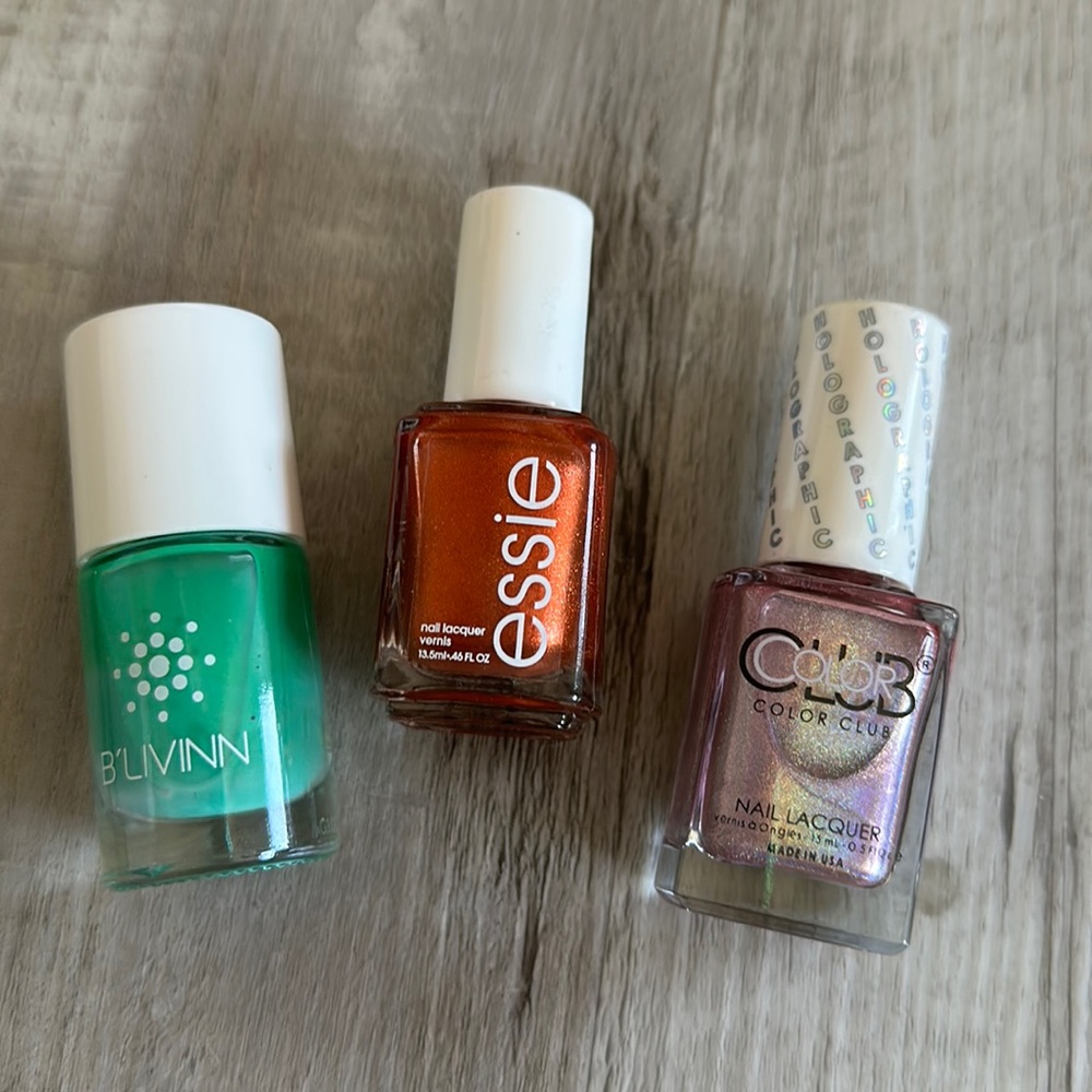 Set of three random nail